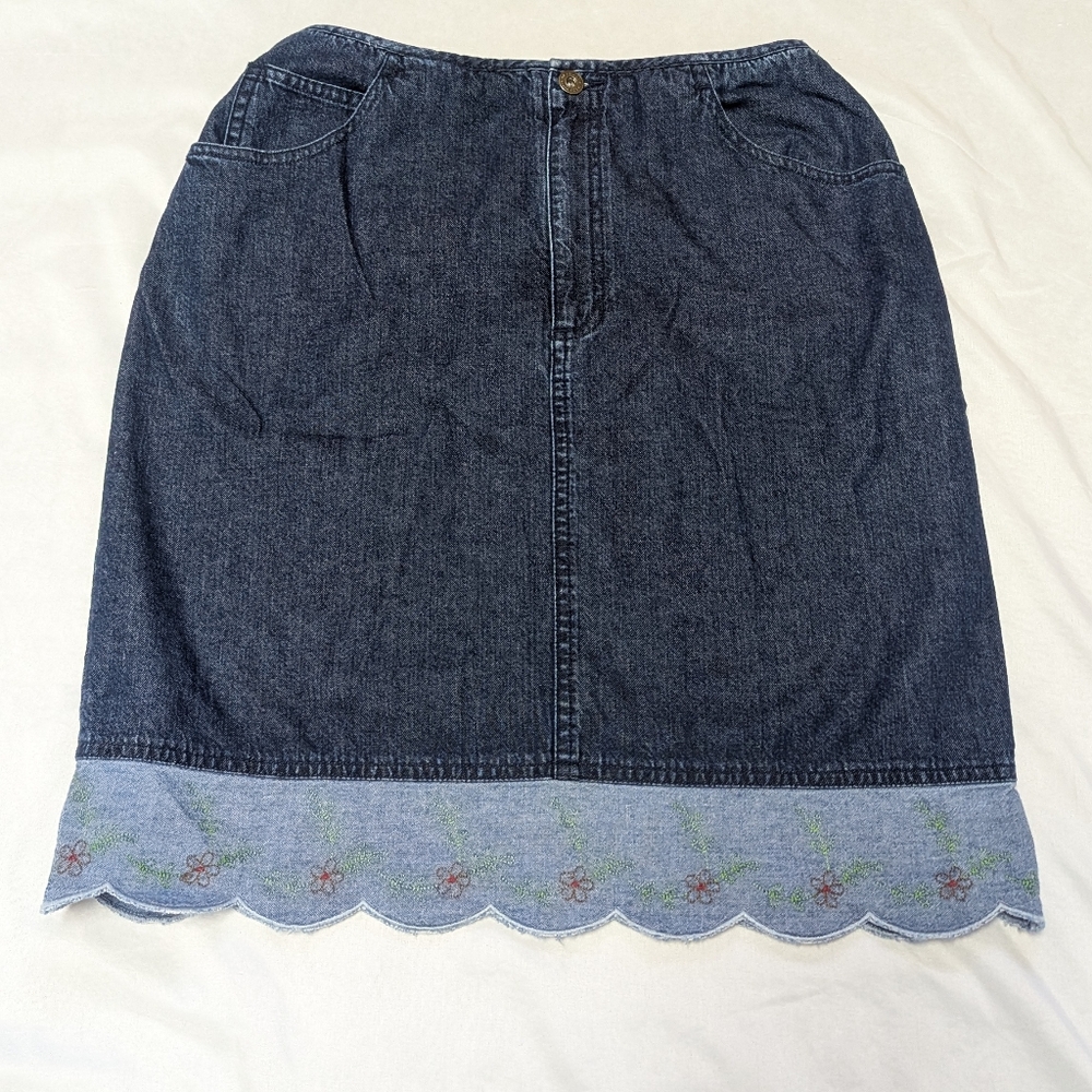 Liz Claiborne Two Tone Flower Embroidered Denim Skirt Scallop Hem Y2K